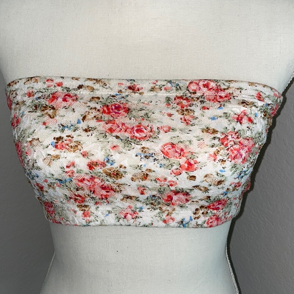 Zenana Outfitters Laced Crop Top Size Small